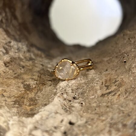Petite bague pierre sertie