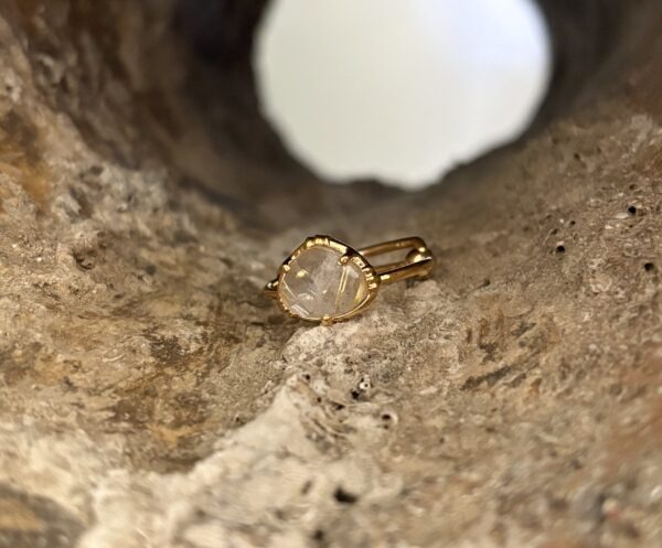 Petite bague pierre sertie