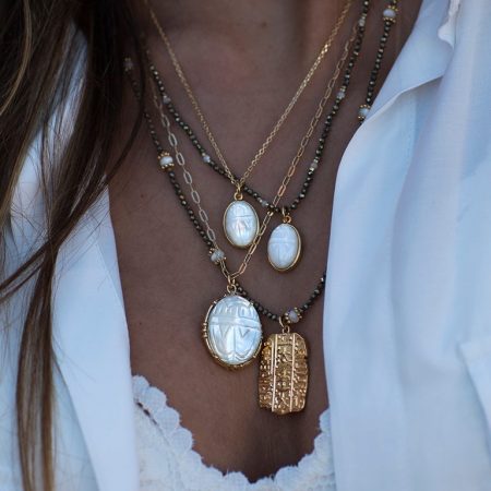 Collier gros scarabée 