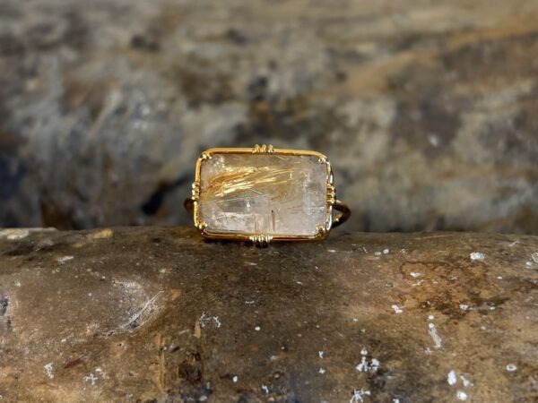 Bague sertie rectangulaire moyenne