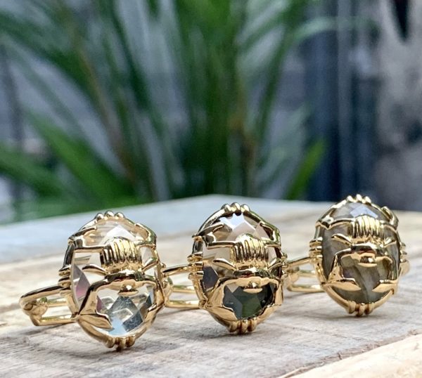 Bague scarabée sur pierre sertie petit modèle – Image 3
