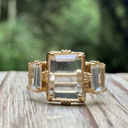 Bague trois pierres serties rectangulaire moyenne