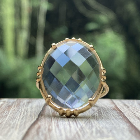 Grosse bague sertie ovale