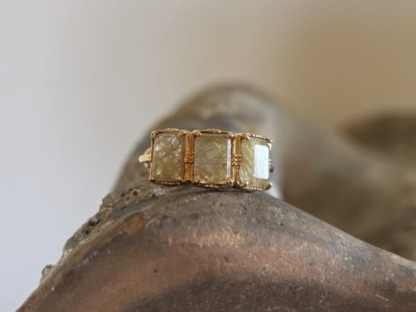 Bague trois pierres rectangulaires