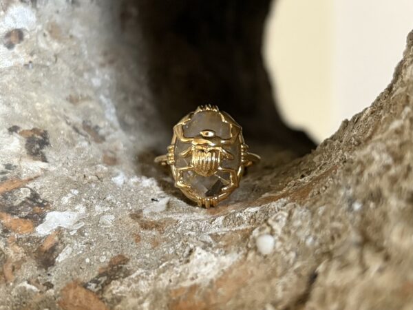 Bague scarabée sur pierre sertie petit modèle