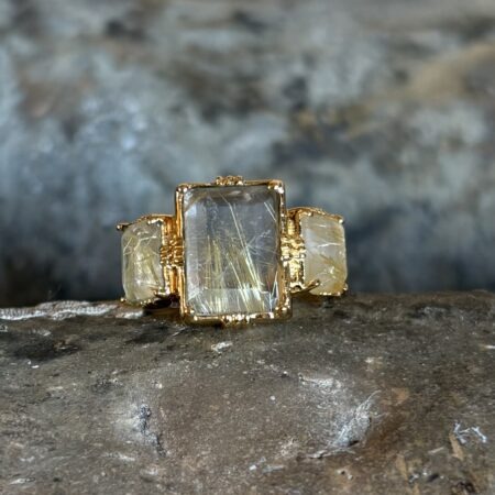 Bague trois pierres serties rectangulaire moyenne