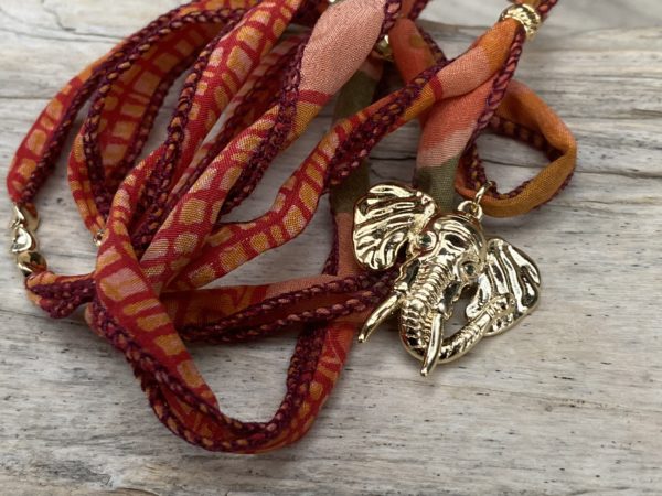 Collier Sari Scarabée ou Eléphant – Image 2