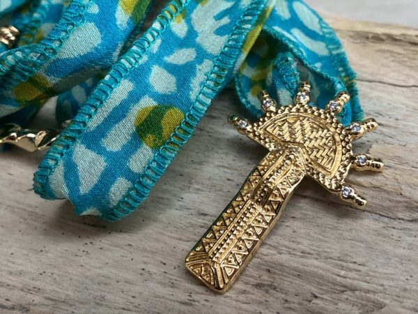 Collier Fil Sari Fibule
