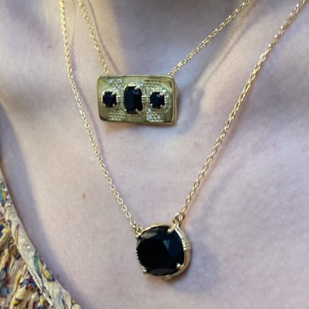 Collier plaque 3 pierres