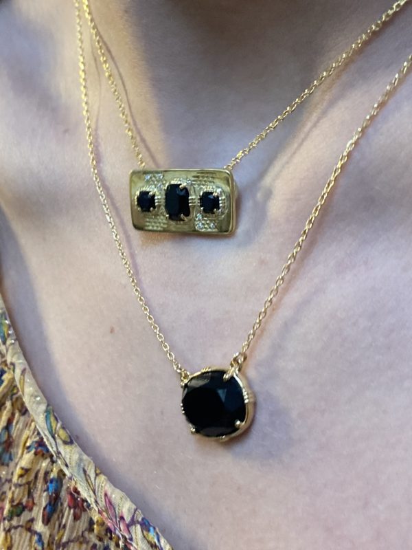 Collier plaque 3 pierres