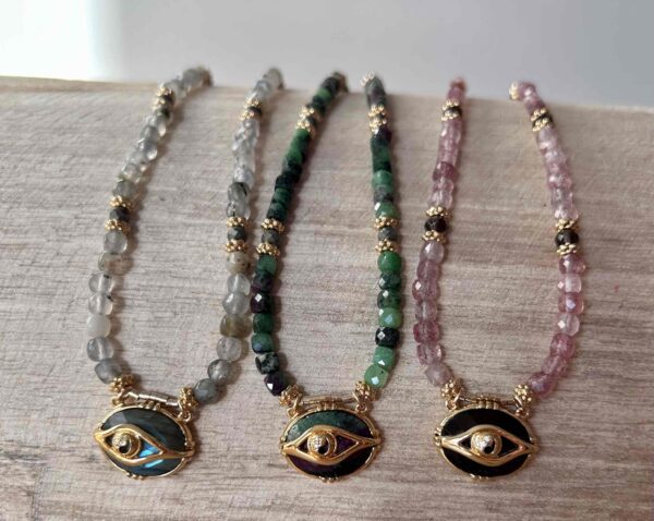 Collier pierres cubes et pendentif Oeil – Image 2