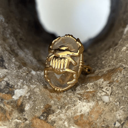 Grosse Bague scarabée doré sur pierre