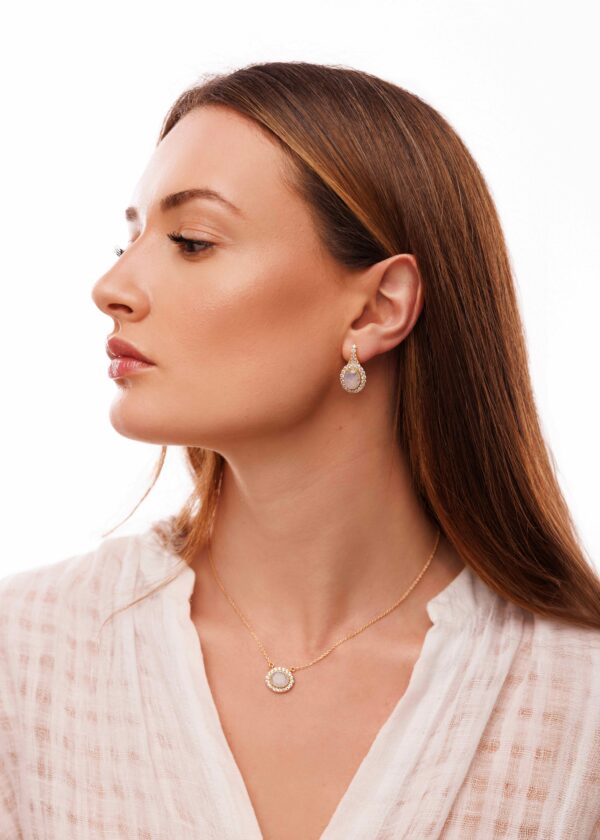 Boucles d'oreilles Pierre Sertie pavée de minis pierres – Image 2