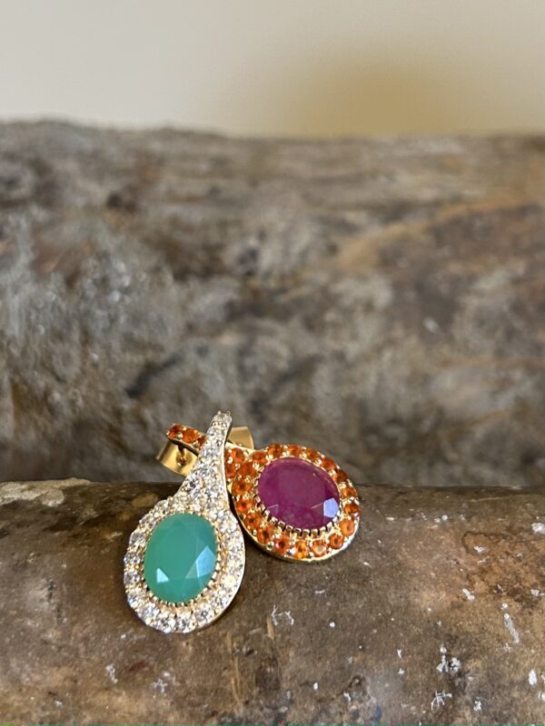 Boucles d'oreilles Pierre Sertie pavée de minis pierres – Image 5