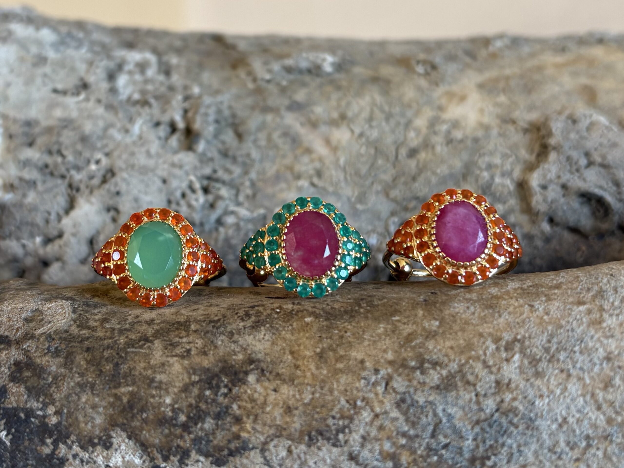 Bague pavée de minis pierres serties (verticale) – Image 4
