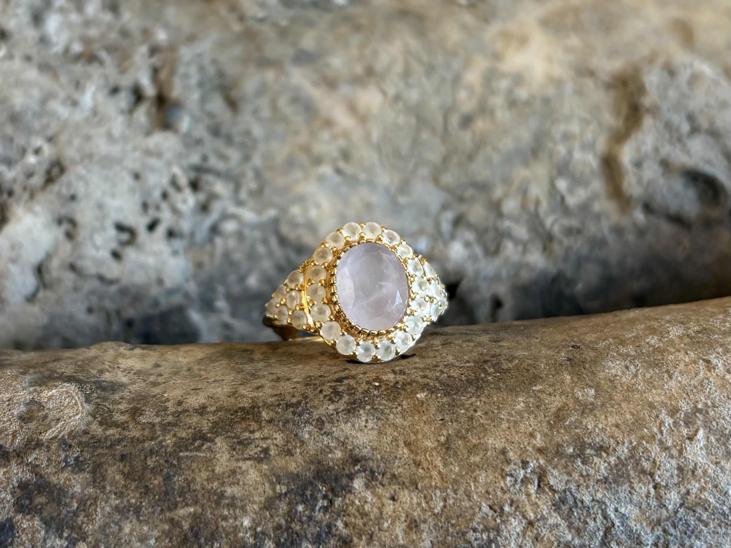 Bague pavée de minis pierres serties (verticale) – Image 3
