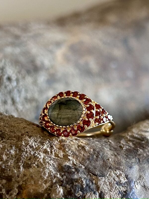 Bague pavée de minis pierres serties (Horizontale) – Image 3