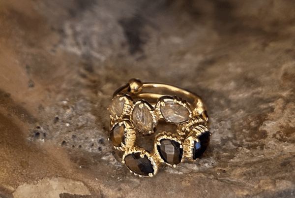 Bague quatre minis pierres serties