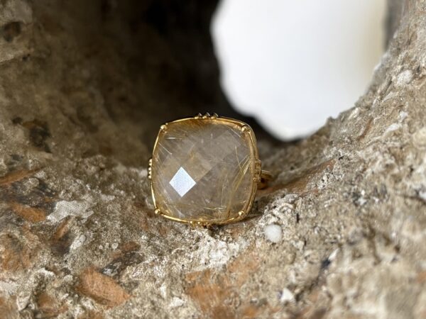 Bague Carré pierre facetée