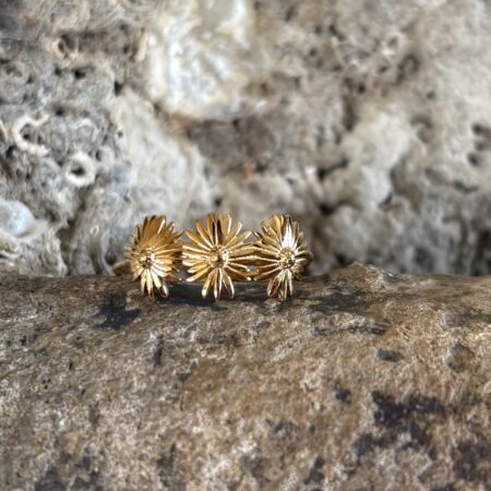 Bague 3 petites fleurs dorées