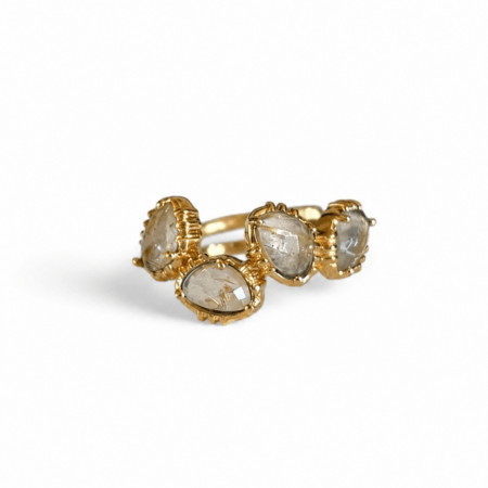 Bague quatre minis pierres serties