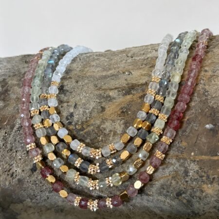 Collier pierres Cube