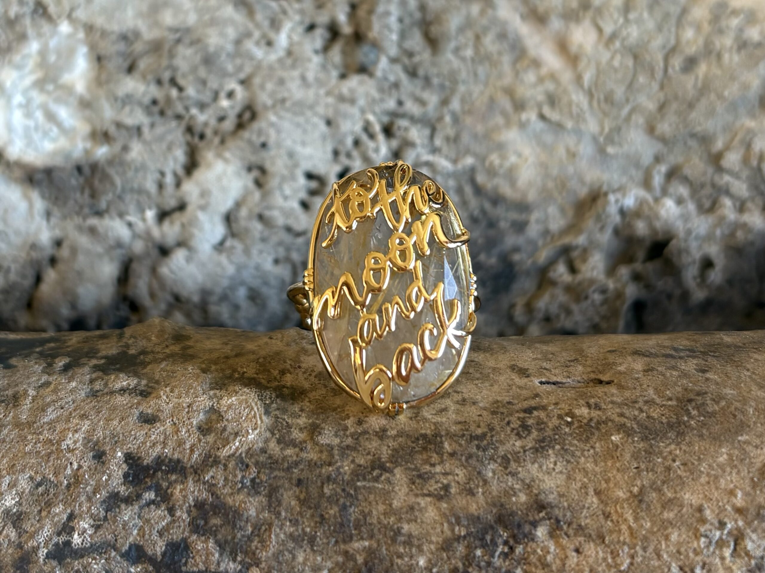 Bague "To the moon and back" sur Pierre
