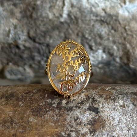 Bague "The best is yet to come" sur pierre